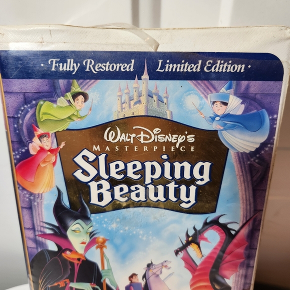 Disney Masterpiece Collection Sleeping Beauty Fully Restored Limited Edition VHS - Picture 2 of 11